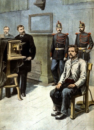 begyndelsen på antropometrisk fotografi, ca. 1895 (illustration) af Henri Meyer