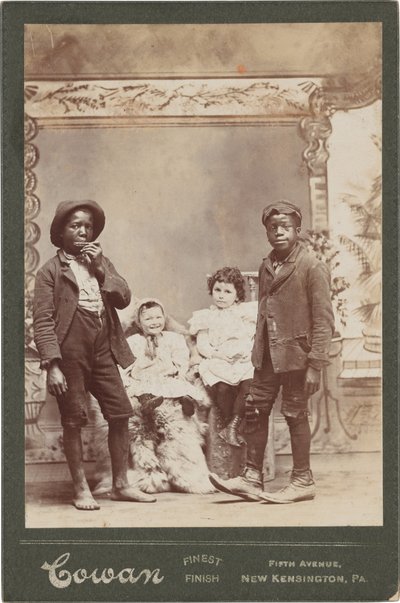 Portræt af fire børn,ca. 1890 (foto) af Henry Cowan