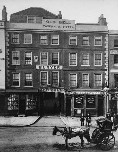 The Old Bell Inn, High Holborn, ca. 1884 af Henry Dixon