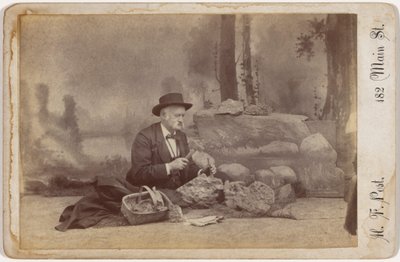 "Dominic Parsons på jagt efter fossiler", ca. 1896 (foto) af Henry F. Post