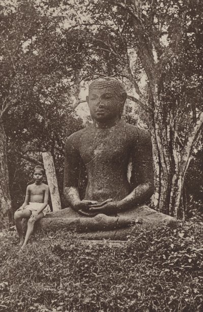 Ceylons ruinerede byer: Monolitisk Buddha-statue (s/h-billede) af Henry W. Cave