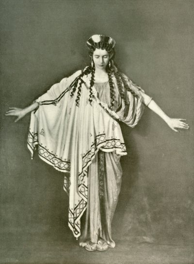 En athensk modekvinde f.Kr. 600-468, 1924. af Herbert Norris