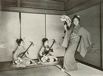 En geisha danser, 1910. af Herbert Ponting