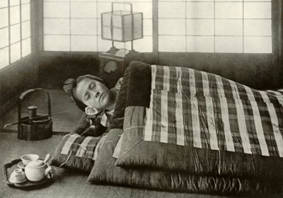 Sengetid i Japan, 1910. af Herbert Ponting