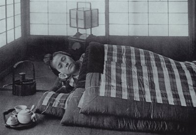 Sengetid i Japan (s/h-billede) af Herbert Ponting