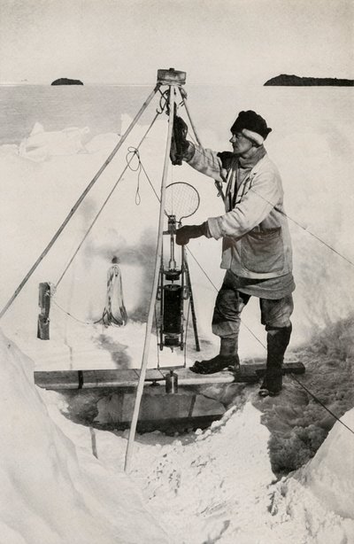 E. W. Nelson med den isolerede Nansen-Petersen-vandflaske, c1911, 1913 af Herbert Ponting