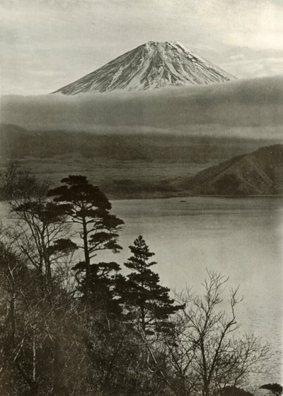 Fuji fra medium nocler-rygsøjle, 1910. af Herbert Ponting