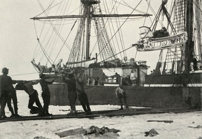 Landing af en motorslæde, c19101913, 1913 af Herbert Ponting