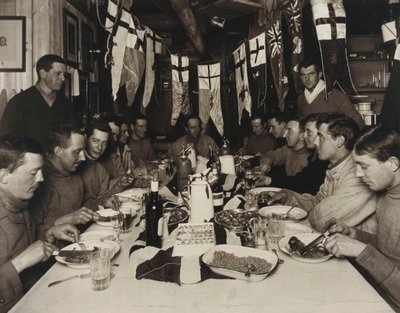 Midvinterdagsmiddag, 22. juni af Herbert Ponting