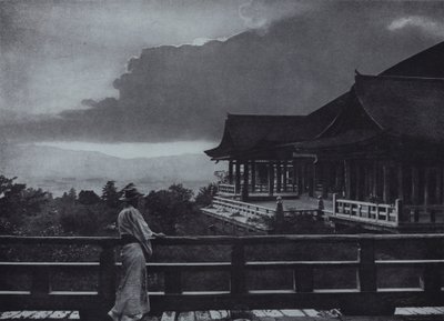 Moonnight at Kiyomizudera (s/h p hoto) af Herbert Ponting
