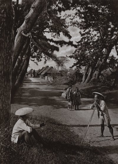 På den gamle Tokaido (s/h foto) af Herbert Ponting
