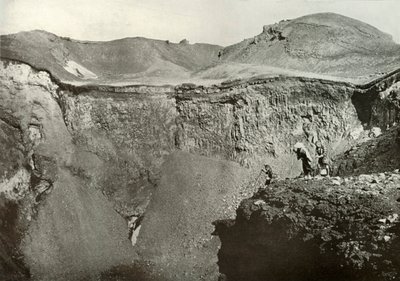 Det hellige krater i Fuji-San, 1910. af Herbert Ponting