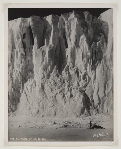 Voldene ved Erebus-bjerget, (bromidtryk) af Herbert Ponting