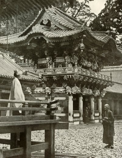 Forventet levetid er på Nikko, 1910. af Herbert Ponting