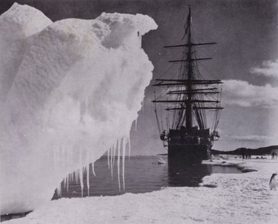 "Landingen ved isfoden nær Cape Evans" (s/h foto) af Herbert Ponting