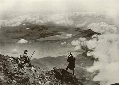Two Miles Above the Clouds, 1910. af Herbert Ponting