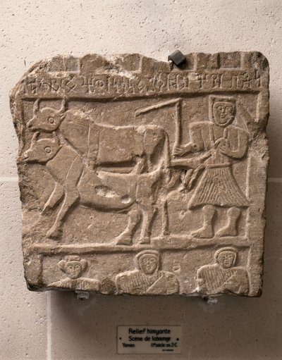 HIMYARIT-KUNST: Relief med arbejdsscene. Yemen, 2. århundrede f.Kr (sten) af Himyarite