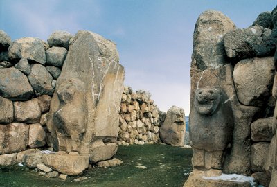 Udsigt over Lions Gate, en af de fem indgange til indhegningen af den antikke hovedstad i det hittitiske imperium i Hattusha (nu Bogazkale), Tyrkiet af Hittite
