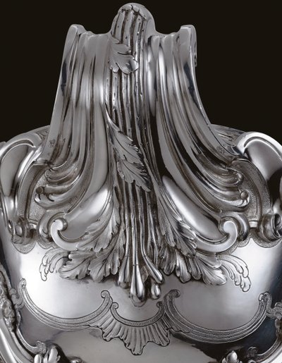 Detalje af en Louis XV terrin, dæksel og liner af Honore de Balzac