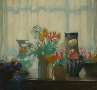 Blomster i vinduet af Hugh Wallis