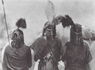 Afrika: Aulad Hamid hovedbeklædning (s/h-foto) af Hugo Adolf Bernatzik