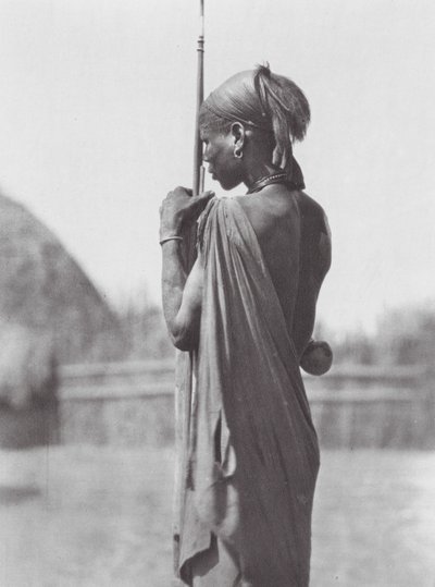 Afrika: Nuer i Shilluk-kjole (s/h-foto) af Hugo Adolf Bernatzik
