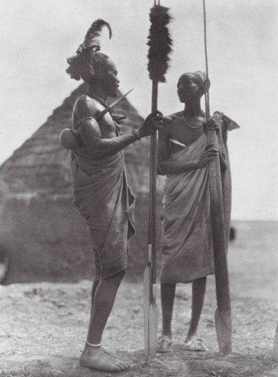 Afrika: Shilluks i festivalkjole (s/h-foto) af Hugo Adolf Bernatzik