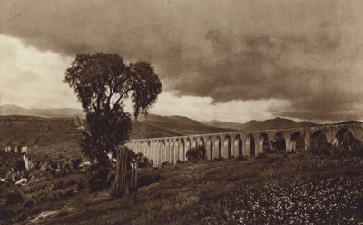 Mexico: Gammel spansk vandledning fra Los Remedios (s/h-foto) af Hugo Brehme
