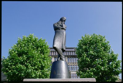 Monument til Heinrich Heine (1797-1856) 1926-33 (bronze) af Hugo Lederer