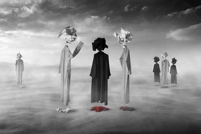 Surrealistiske ørkenfigurer af Hussain Buhligaha