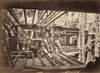 Workers on Girders of Auditorium, New Paris Opera af Hyacinthe César Delmaet and Louis Émile Durandelle