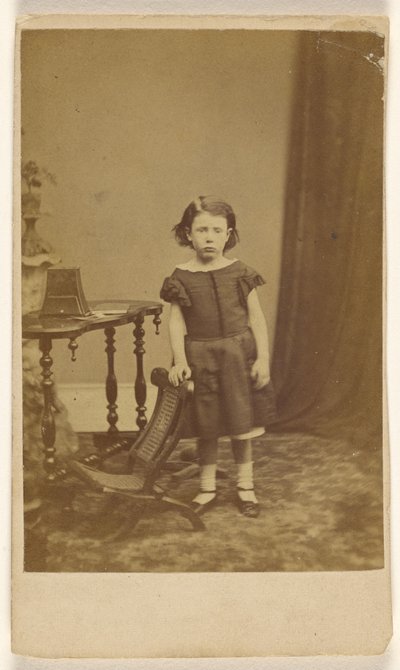 D.A. Totter [lille pige, stående] af I. Clarke