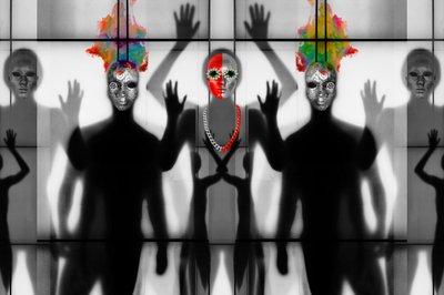 Refleksioner over maskerede figurer af Igor Shrayer