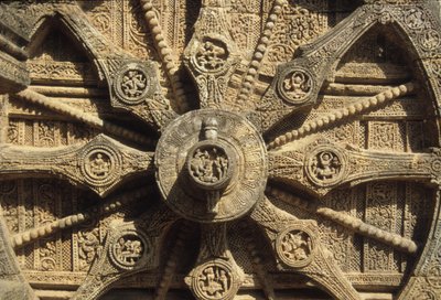 Vognhjul på bunden af Surya-templet af Indian School