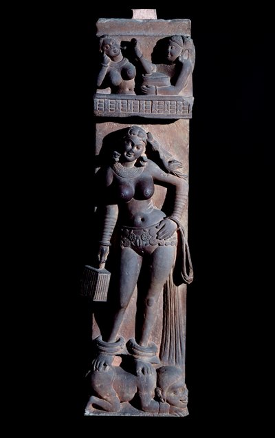 Hinduisme: repræsentation af en Yakshini (Yaksi) naturånd, holder et bur og en papegøje, hun står på en dværg - (En Yaksi med en papegøje og et bur, hun står på en dværg) Skulptur af Mathura, gres (Mathura skulptur , sandsten) 2. årh. (2. årh af Indian School