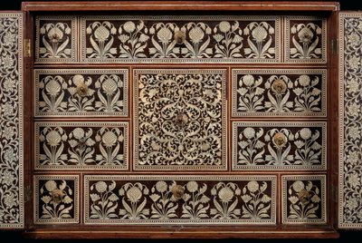 Mughal kabinet, Gujarat eller Sindh, Vestindien (elfenbenindlagt træ) af Indian School