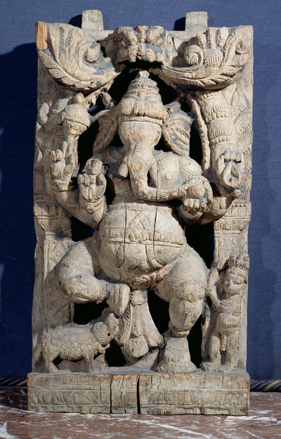 Statue af Ganesh Enthroned (træ) af Indian School