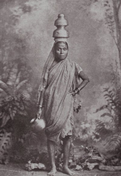 Bombay / Mumbai: Mælkepigen (s/h-foto) af Indian photographer