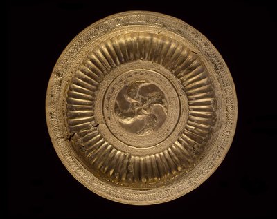 Dish Pectoral, Molukkernes folk 1800-tallet (muligvis tidligere) (guld) af Indonesian School