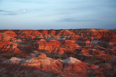 Farvede klipper nær Wu Cai Wan i Gobi-ørkenen, Xinjiang, Vestkina, 2007 (foto) af Ira Block