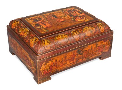 Qajar kiste (lakeret papmache) (se også 909578-9) af Iranian School