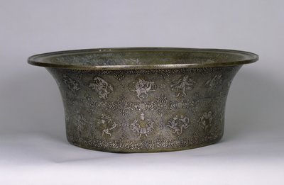 Bassin med navnet Sultan Al-Malik Al-Adil (1143-1218) Ayyubid Periode, 1238-40 (sølv og kobber) af Islamic School