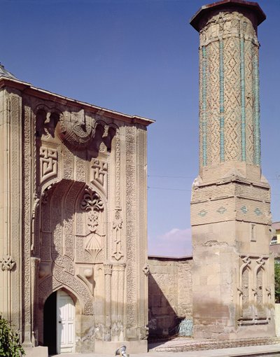 Indgangsportal og minaret, bygget ca. 1260-65 (foto) af Islamic School