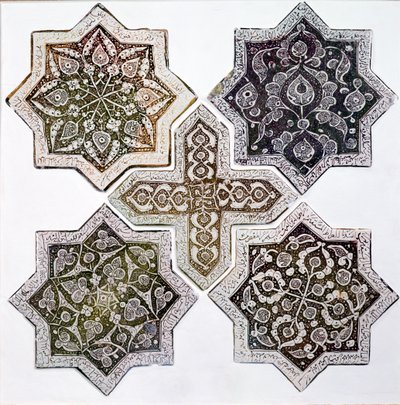 Fem fliser, Kashan, Iran (stenpasta dekoreret i gyldenbrun glans) af Islamic School