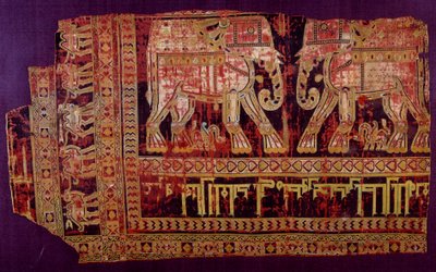 Islamisk kunst: Sankt Josses ligklæde. Silkestof, 901 e.Kr. Fra klosteret Saint Josse, Khorasan, Chorasan eller Khurasan. Herat, moderne Afghanistan. Paris, Louvre-museet af Islamic School