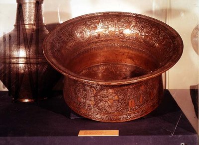 Mamluk skål, kendt som St. Louis Baptistery, fra Egypten (kobber) af Islamic School