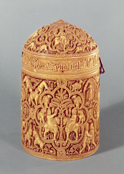 Pyx med et relief, der skildrer det høviske liv, indskrevet med navnet Al-Mughira, søn af kaliffen Abd-al-Rahman III, Umayyad-perioden, fra Cordoba, ca. 968 e.Kr. (se også 101673 & 15 af Islamic School