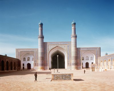 Gården til Masjid-i Jami eller fredagsmoskeen, grundlagt i 1200, genopbygget i 1498 af Islamic School