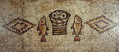 Byzantinsk mosaik, der forestiller fisk og brød (keramiske fliser) af Israeli School