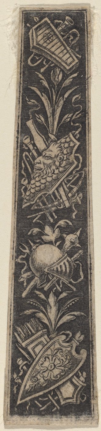 Ornamentplade med rustning og musikinstrumenter af Italian 18th or 19th Century